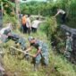 Tiga Pilar Bersinergi, Aksi Karya Bakti Bersama Kodim 0808/Blitar Memperingati Hari Juang Kartika Di Kelurahan Klampok