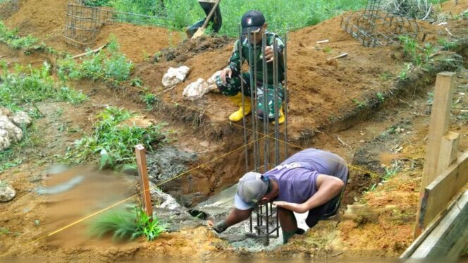 
Babinsa Koramil 1008-01/Muara Uya–Jaro Pantau Progres Pembangunan KDKMP di Desa Garagata