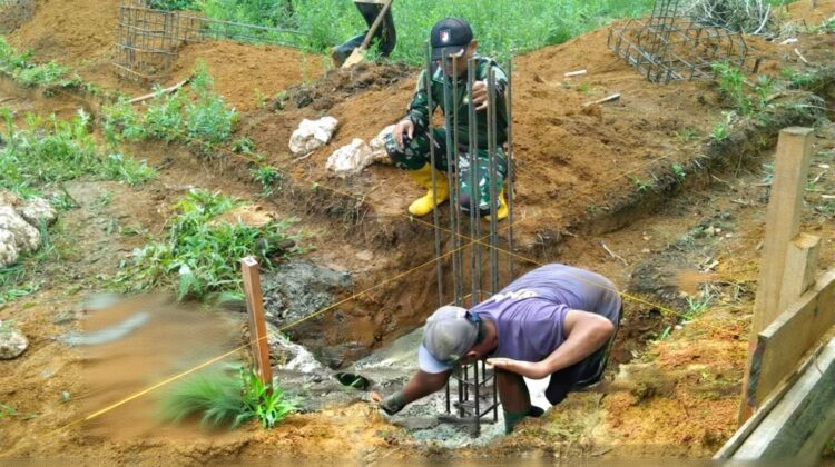 Babinsa Koramil 1008-01/Muara Uya–Jaro Pantau Progres Pembangunan KDKMP di Desa Garagata