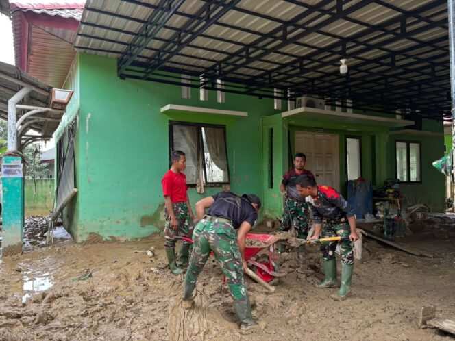 
					TNI Bersihkan Puskesmas Terdampak Banjir di Aceh Tamiang