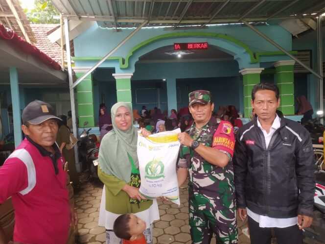 
					Babinsa Koramil 0820-21/Maron Pastikan Bantuan Pangan 2025 Tepat Sasaran di 18 Desa