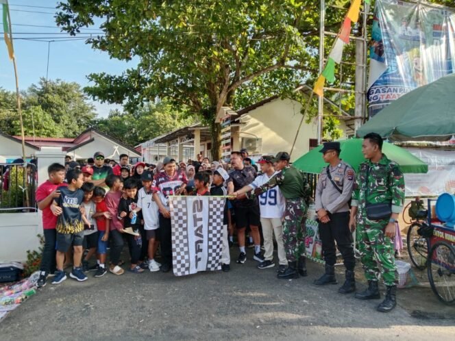 
Semarak HUT ke-60 Tabalong, Warga Murung Pudak Antusias Ikuti Jalan Santai