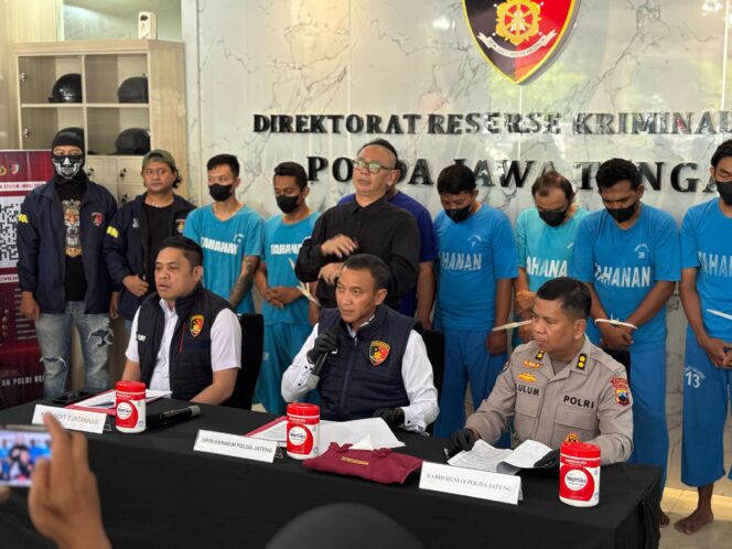 
Polda Jateng  Ungkap Sindikat Penipuan dan Penggelapan Mobil Rental Modus palsukan KTP