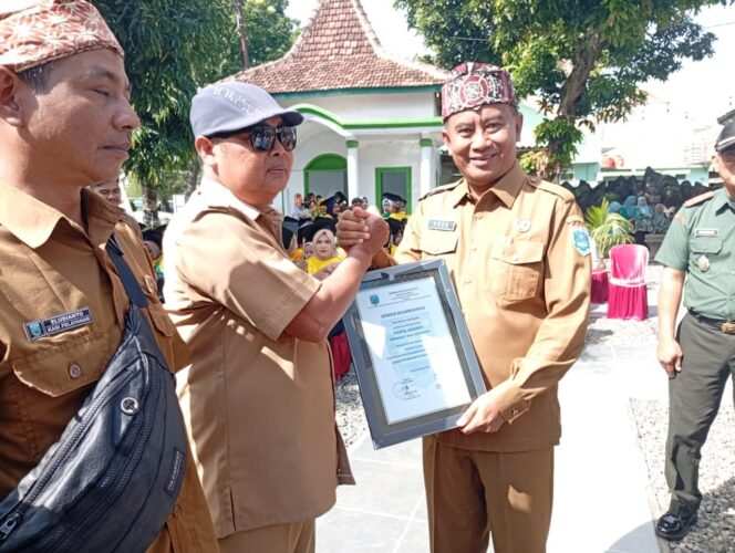 
Sekda Probolinggo Pimpin Apel Bersama dan Wisuda SOTH di Pajarakan, Tekankan Budaya Apresiasi