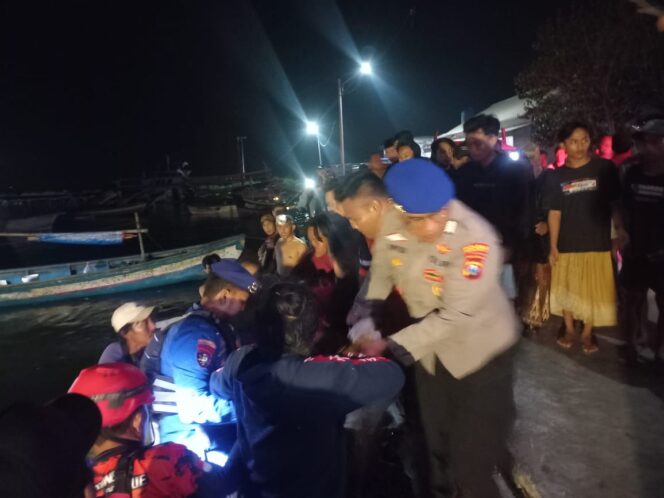 
Dilaporkan Tenggelam, Pemancing di Pelabuhan Mayangan Berhasil Diselamatkan Satpolairud Polres Probolinggo