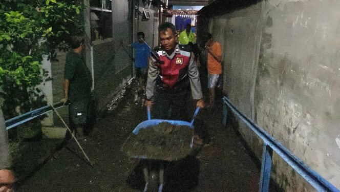 
Debit Sungai Meningkat, Polres Probolinggo Siagakan Personel Amankan Wilayah Dringu