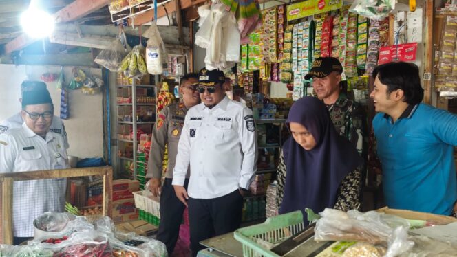 
Jelang Nataru, Pemkab Probolinggo Pantau Pasar Paiton untuk Jaga Stabilitas Harga