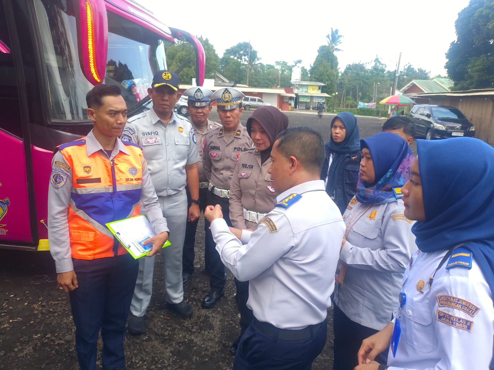 Jelang Lonjakan Arus Nataru, Kendaraan Angkutan Umum Diramcheck di Rest Area Aulia Sukapura