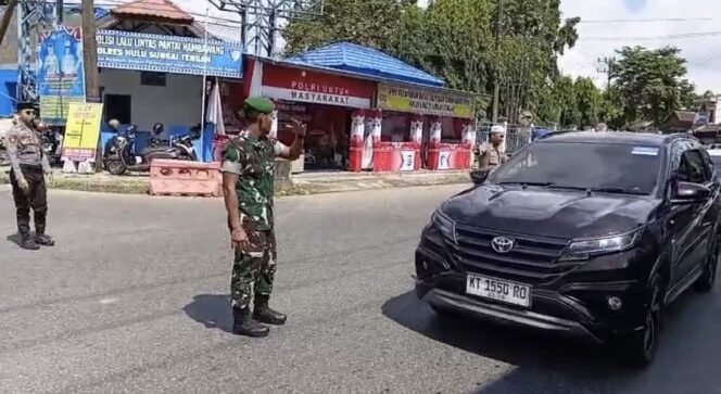 
Kodim 1002/HST Siagakan Personel Amankan Pergerakan Jamaah Menuju Martapura