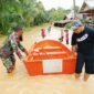 Banjir Rendam Permukiman Warga, Babinsa Koramil 1008-02 Pastikan Keselamatan Warga