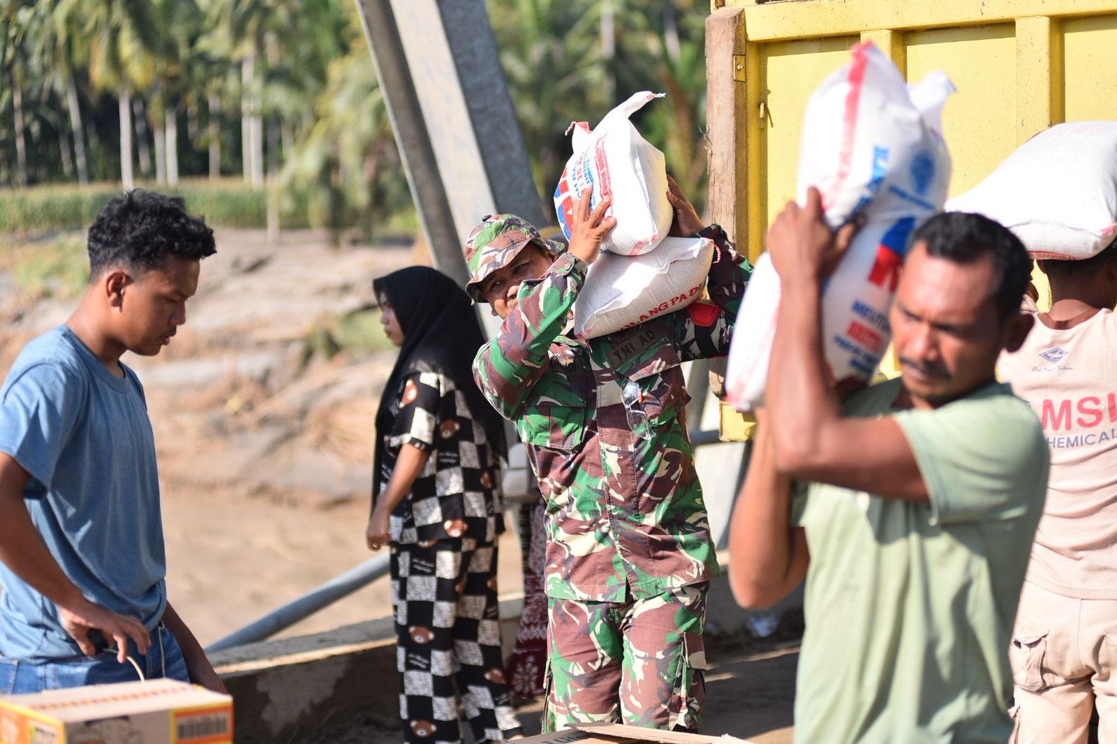 Akses Terputus, Kodam IM Gunakan Tali Kirim Bantuan ke Daerah Terisolir di Bireuen