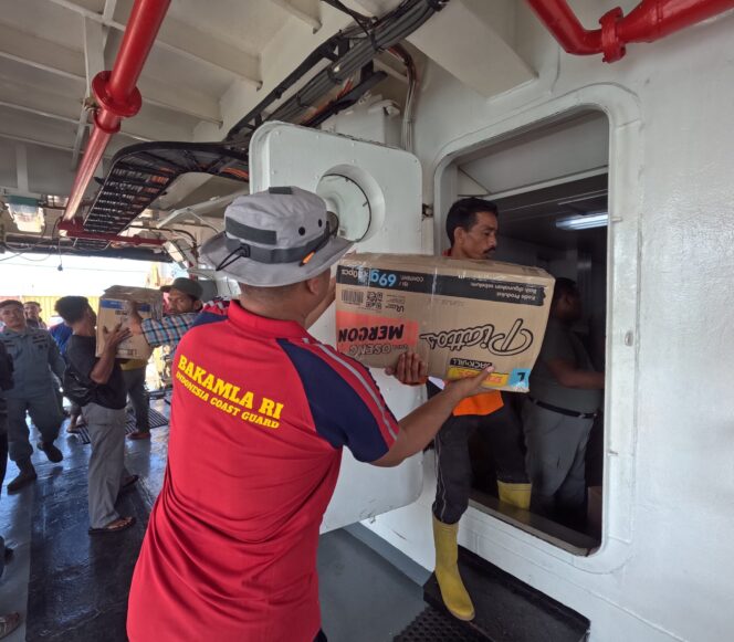 
					Bakamla RI Tiba di Aceh, Salurkan 92,2 Ton Bantuan