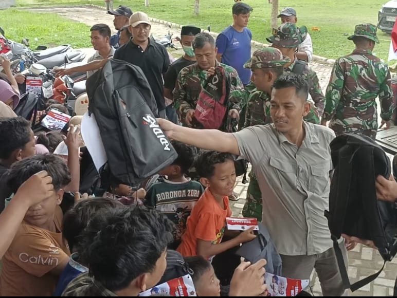 Hadirkan Senyum Anak-Anak Aceh, TNI Salurkan Ribuan Paket Alat Sekolah