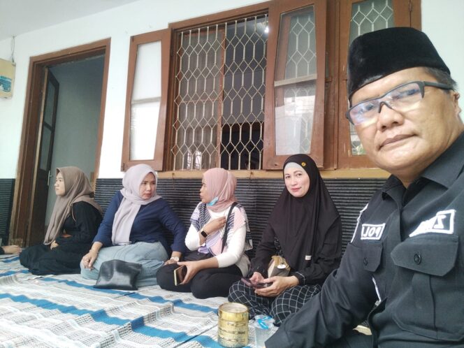 
					Takziah Dini Hari, Polres Probolinggo Kota Datangi Rumah Duka Abdul Ghoni (Gogon)
