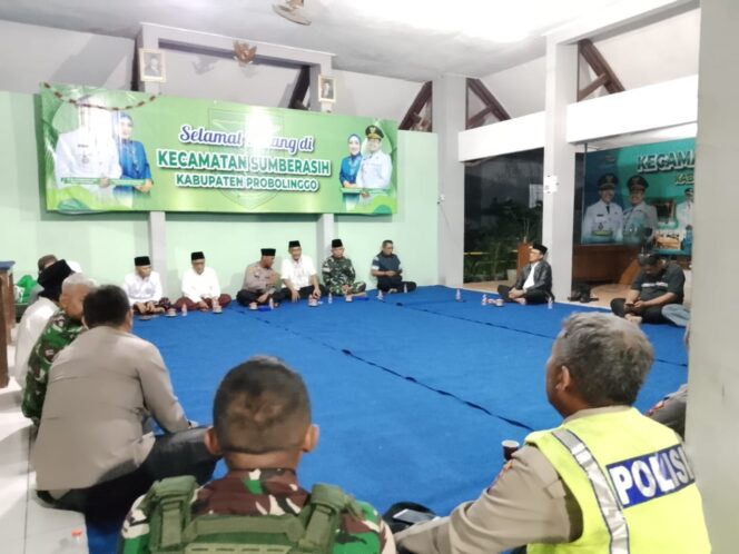 
Sambut Tahun Baru 2026, Koramil Sumberasih Bersama Muspika Setempat Menggelar Doa Besama