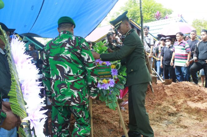 
Sebagai Bentuk Penghormatan Negara, Dandim 1008/Tabalong Pimpin Pemakaman Militer