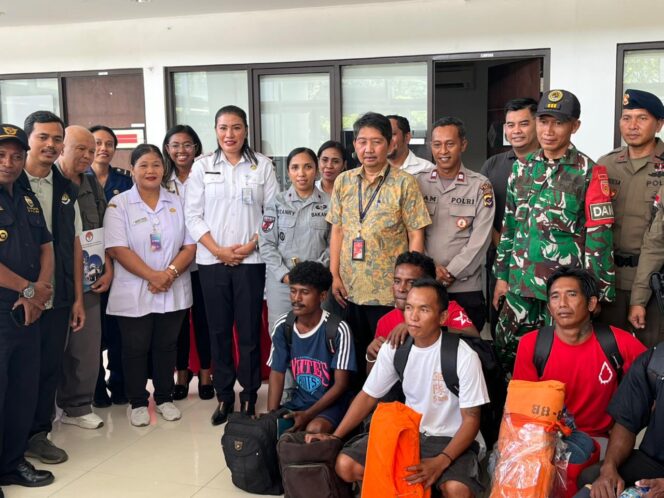 
Bakamla RI Fasilitasi Pemulangan Enam Nelayan dari Timor Leste