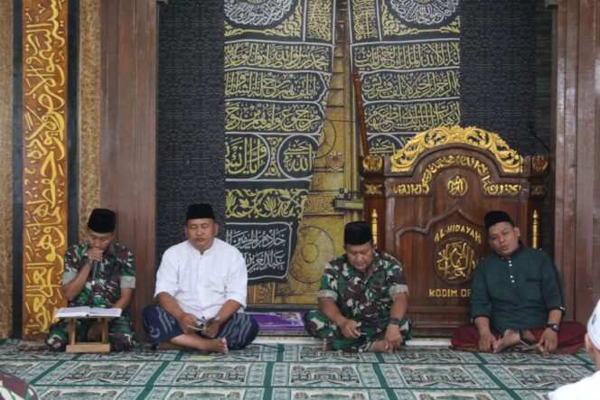 
Kodim 0820/Probolinggo Gelar Yasinan dan Do’a Bersama di Masjid Al-Hidayah