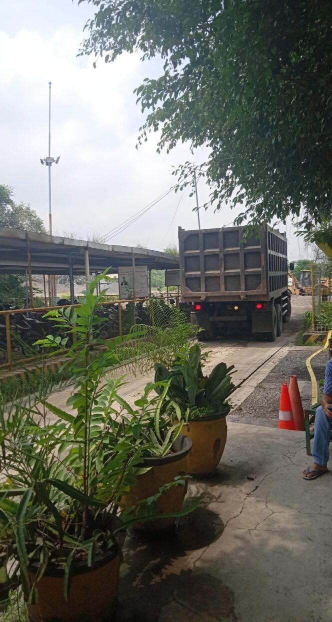 
LSM Tamperak Minta Pemerintah Evaluasi Tambang Andesit di Kawasan Hutan Jeladri