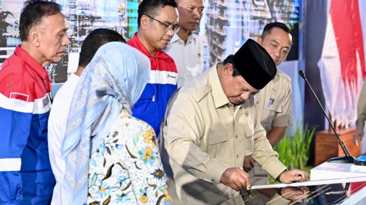 Panglima TNI Dampingi Presiden RI Resmikan RDMP Balikpapan, Tonggak Kemandirian Energi Nasional