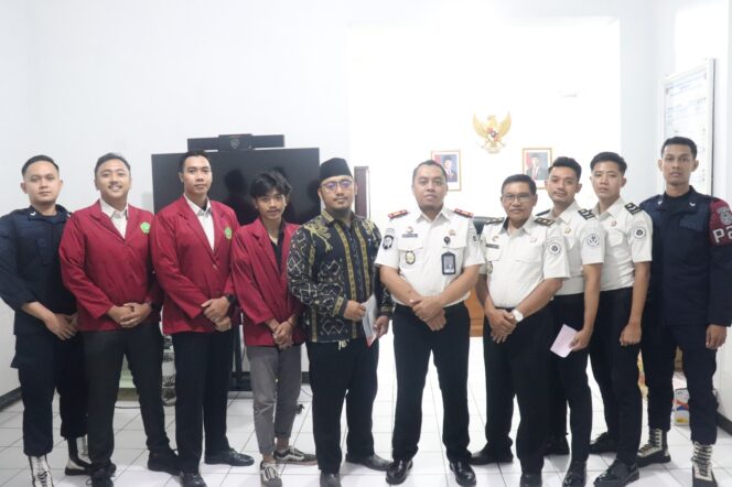 
Belajar Langsung di Balik Jeruji, Mahasiswa STIH Zainul Hasan Ikuti PPL di Rutan Kraksaan