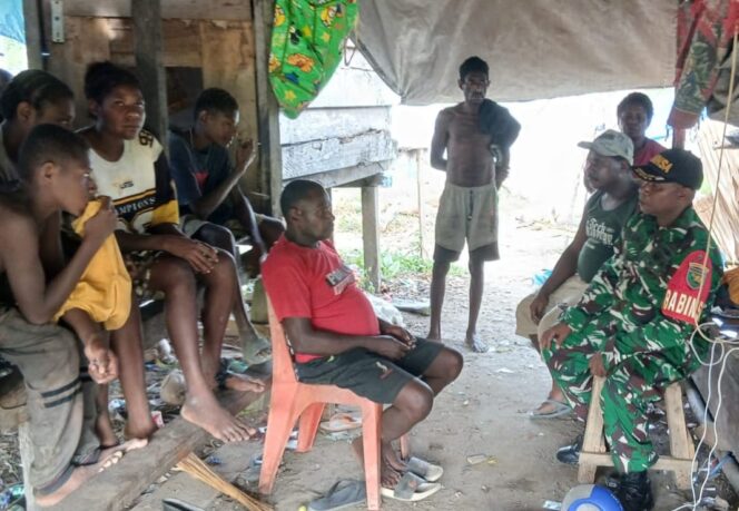 
Babinsa Koramil Kokonao Jadikan Komsos Sebagai Media Jalin Silaturahmi Bersama Warga Binaan