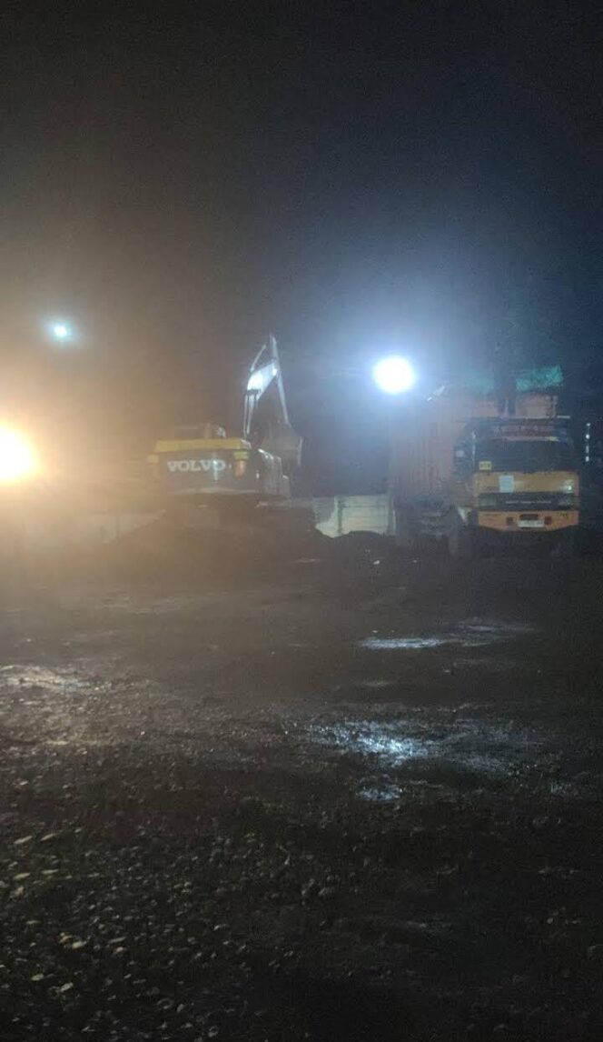 
Diduga Langgar Aturan Minerba, Stockpile Pasir di Nguling Jadi Sorotan Publik