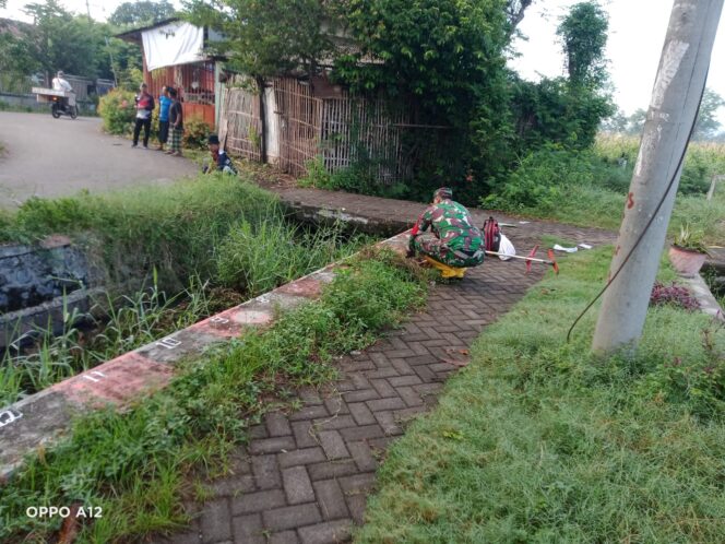 
Babinsa Koramil 0820-03/Leces Laksanakan Komsos dan Kerja Bakti Bersama Warga Desa Leces