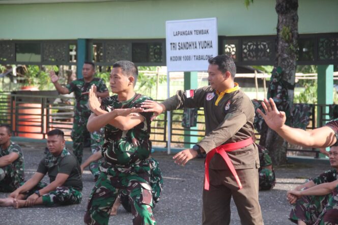 
Kodim 1008/Tabalong Gelar Latihan Pencak Silat Militer untuk Tingkatkan Kemampuan Bela Diri Prajurit