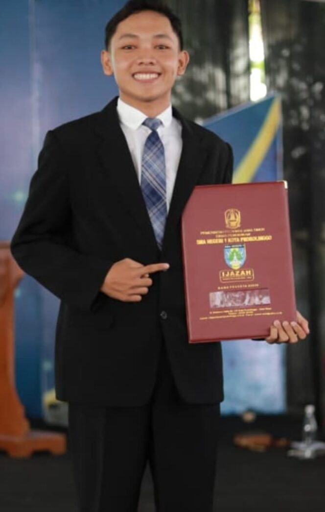 
Sempat Gagal Seleksi, Pemuda Probolinggo Ini Justru Jadi Peraih Nilai Tertinggi dan Dapat Beasiswa Lion Air Group