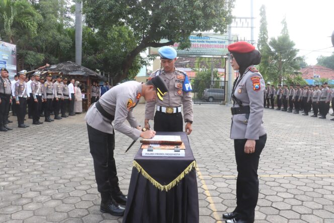 
AKP Rini Ifo Nila Dilantik sebagai Kasatres PPA-PPO, Kapolres Probolinggo Kota Tekankan Penegakan Hukum Humanis