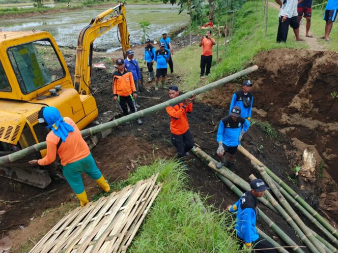 
Respons Cepat BPBD Probolinggo Atasi Tanggul Jebol, Warga Diminta Jaga Sempadan Sungai