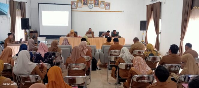 
Perkuat Koordinasi Penanganan Stunting, Babinsa Koramil 1008-04 Hadiri Rapat Kecamatan