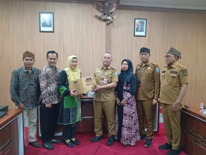 
Menuju Sentra Kreatif Jawa Timur, Probolinggo Perkuat Batik dan Kerajinan Lewat Kolaborasi Kemenperin