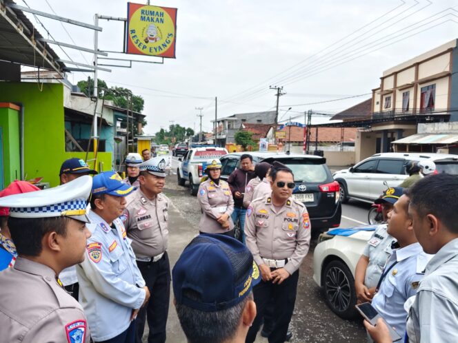 
Tekan Angka Laka Lantas, Blackspot Pasar Leces Dipetakan Jelang Kunjungan Tim Kamsel