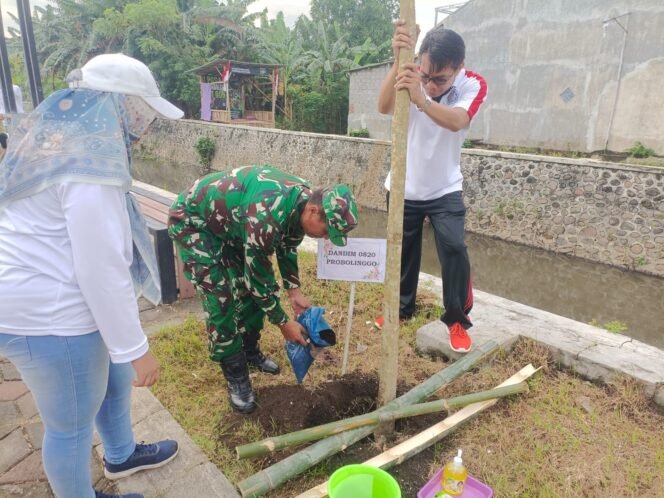 
Kodim 0820/Probolinggo Ikut Ambil Bagian Dalam Gerakan Penanaman Sejuta Pohon
