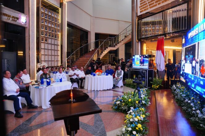 
					Panglima TNI Monitoring Pengamanan Malam Tahun Baru 2026, TNI Kerahkan Ribuan Personel dan Alutsista