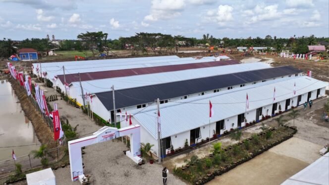 
Wakil Panglima TNI Dampingi Presiden RI Tinjau Pembangunan Rumah Hunian Danantara di Aceh Tamiang