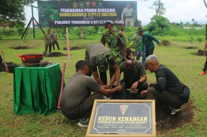 
Bumi Ajusta Menghijau, Danmenarmed 2 Kostrad Pimpin Gerakan Tanam Pohon