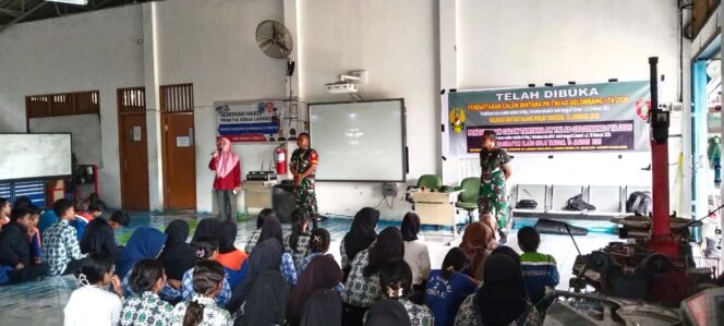 
Koramil Sebulu Sosialisasikan Rekrutmen TNI Di Sekolah