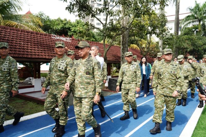 
Panglima TNI Resmikan Lapangan Serbaguna di Mako Kodam III/Siliwangi