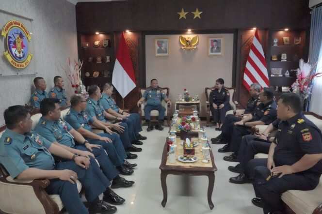 
Dankodaeral XIII Terima Kunjungan Kerja Kakanwil DJBC Kalbagtim di Mako Kodaeral XIII