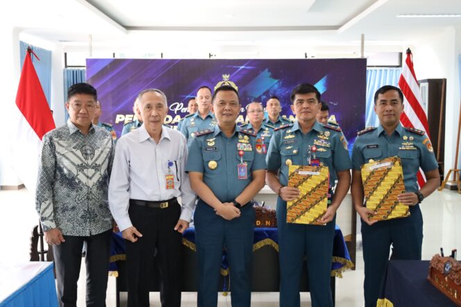 
Dankodaeral XIII Hadiri Penandatanganan Kontrak Pengadaan Barang Dan Jasa Secara Kolektif UO TNI AL Tahun 2026