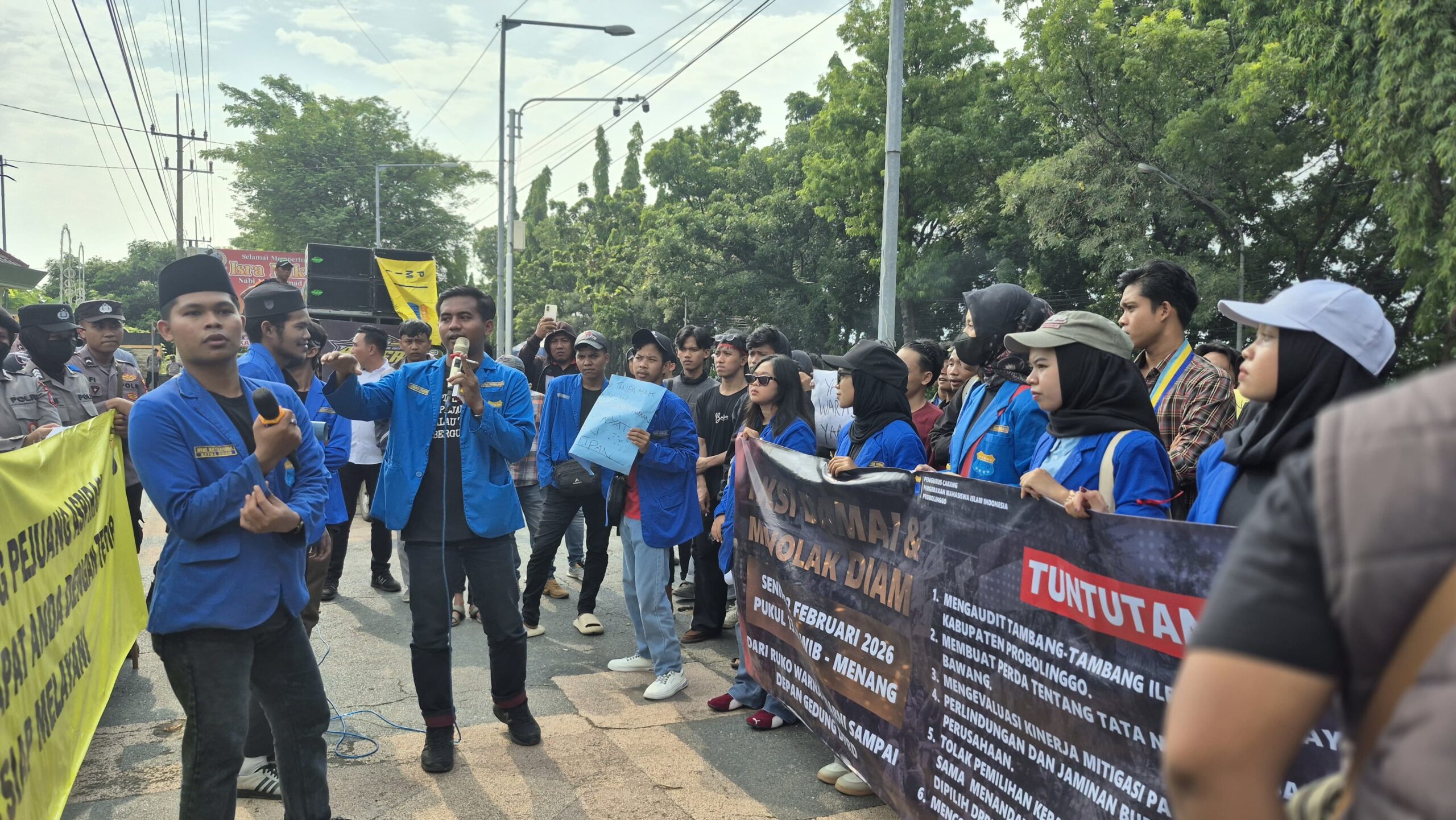 Buntut Prank Ultah di Gedung DPRD Saat Rawan Bencana, PC PMII Probolinggo Demo dan Desak Evaluasi Ketua DPRD
