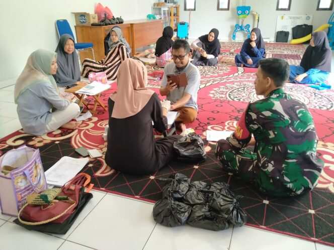 
Babinsa Barabai Aktif Dampingi Posbindu Melati di Desa Banua Jingah