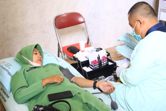 
Bakti Sosial Donor Darah Semarakkan HUT Ke 80 Persit Kodim 0820/Probolinggo