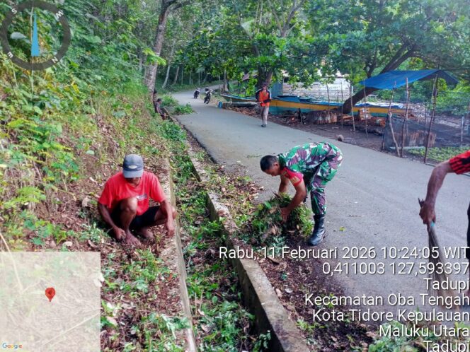 
Babinsa Koramil 1505-05/Sofifi Bersama Warga Kerja Bakti Bersihkan Akses Jalan