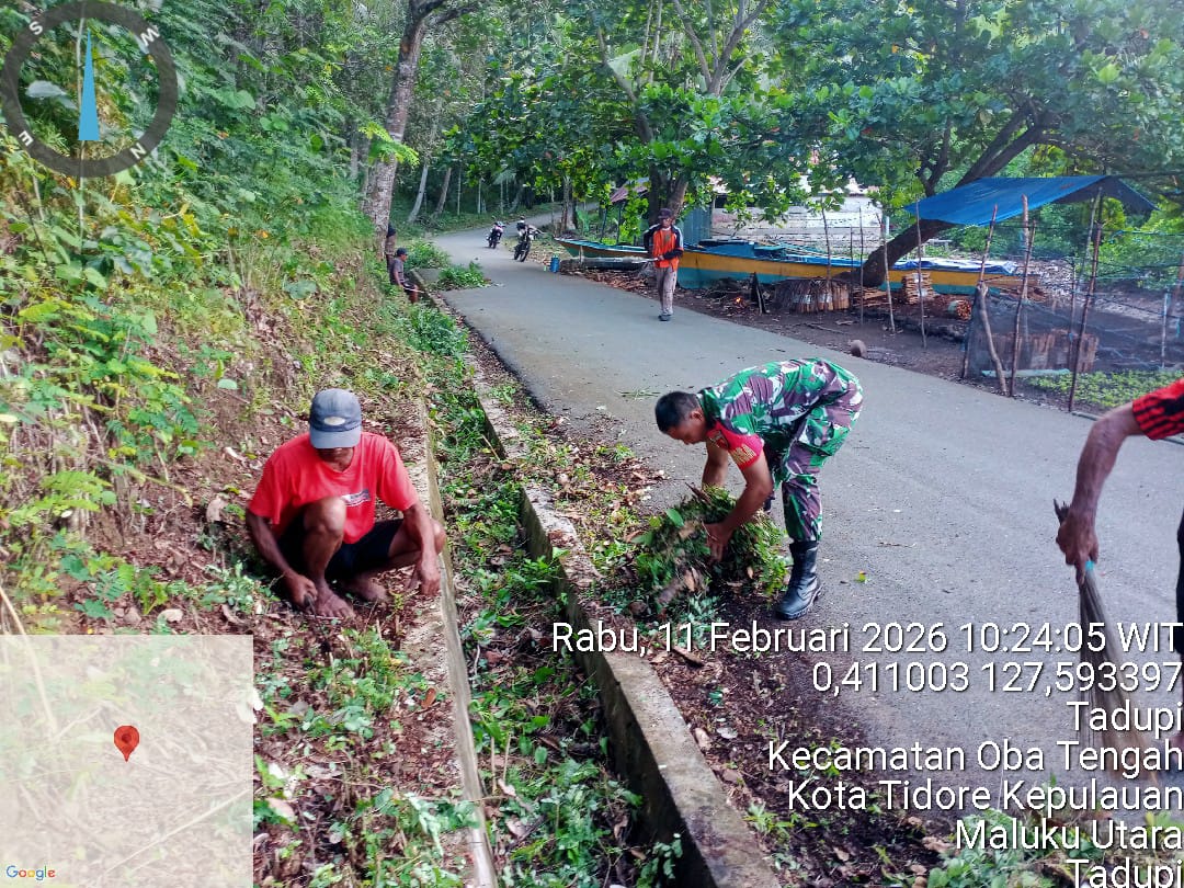 Babinsa Koramil 1505-05/Sofifi Bersama Warga Kerja Bakti Bersihkan Akses Jalan
