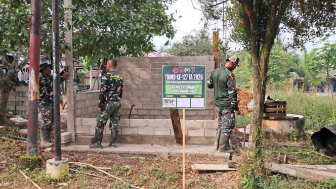 
Perkuat Keamanan Lingkungan, TMMD Ke-127 Dirikan Poskamling di Barimbun
