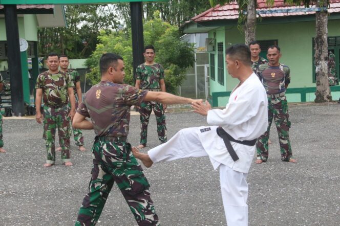 
Asah Kemampuan Bela Diri, Kodim 1008/Tabalong Gelar Latihan Karate